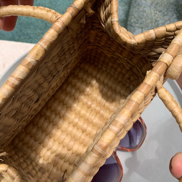 Vintage Woman’s Wicker Handbag - Picture 10 of 14